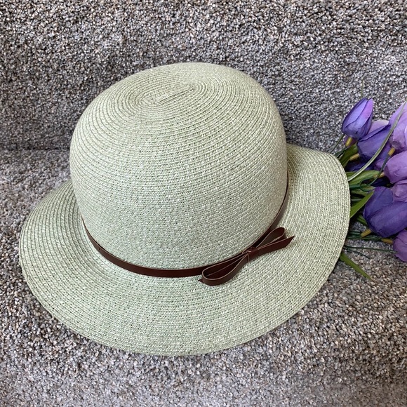 Lord & Taylor Accessories - Lord & Taylor Green Woven Summer Hat